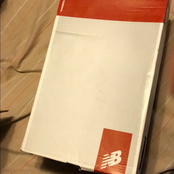New Balance sneakers comes with box - Picture 5 of 5